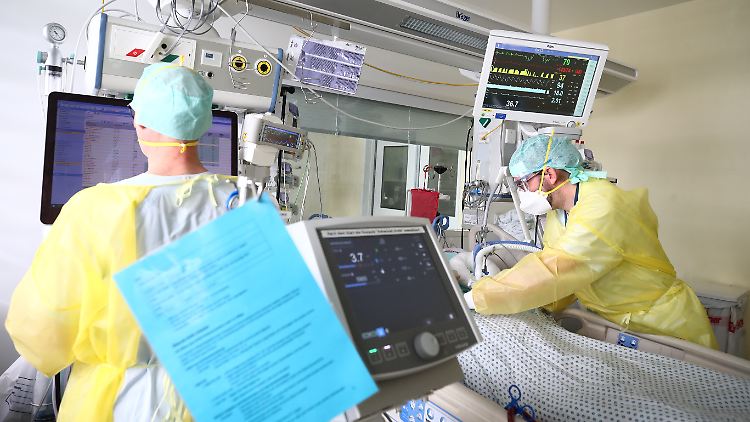 Nur wenn genügend Personal da ist, stehen die vorhandenen Intensivbetten auch Covid-19-Patienten zur Verfügung.