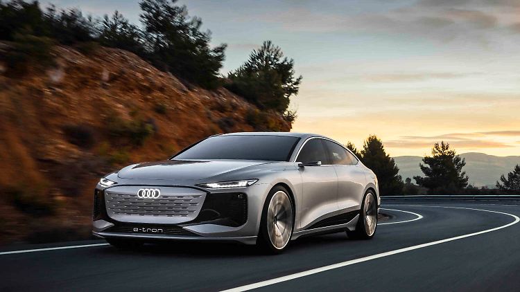 Der Audi A6 e-tron Concept entspricht mit 4,96 Metern Länge exakt der Größe des aktuellen Audi A6.
