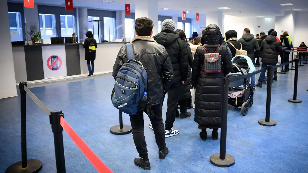 Das-Landesamt-fuer-Fluechtlingsangelegenheiten-hat-viele-Kunden