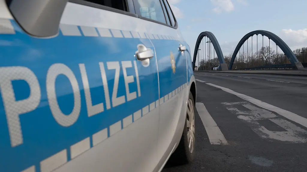 Die-Polizei-bittet-die-Bevoelkerung-wegen-eines-unbekannten-Toten-um-Mithilfe