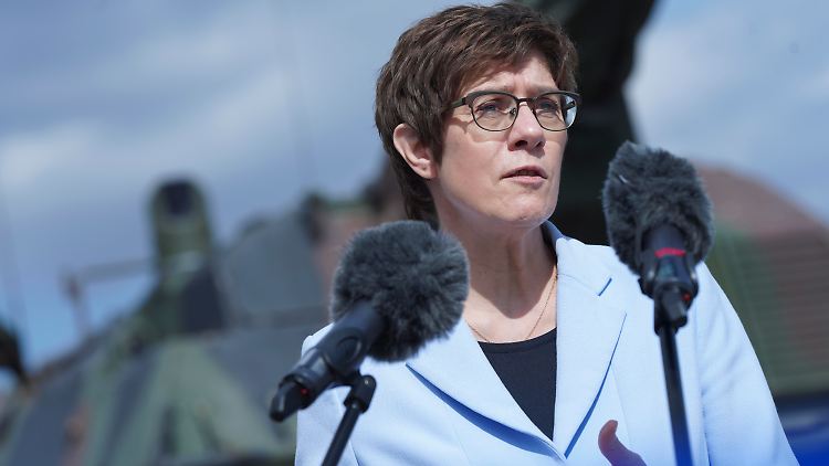 Verteidigungsministerin Annegret Kramp-Karrenbauer sehe wenig Spielraum für einen Baustopp der viel diskutierten Gas-Pipeline.
