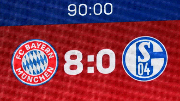 Schalkes Saison begann mit einem 0:8 in München desaströs - und blieb auch danach eine einzige Fußball-Katastrophe.