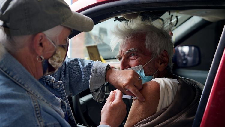 Drive-in-Impfung in New Mexico: Auch die gute Erreichbarkeit der Impfstationen trägt zum US-Erfolg bei. 