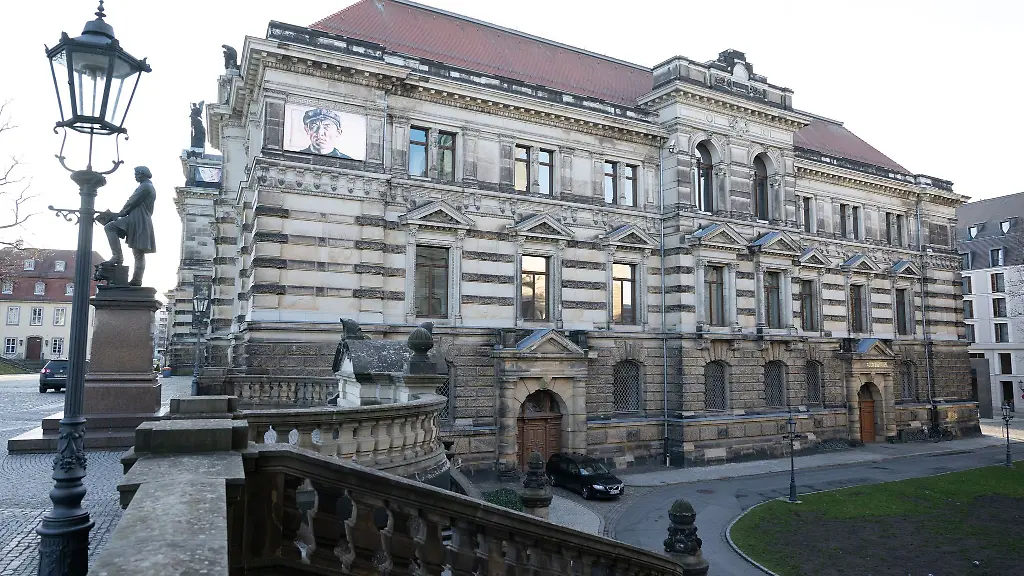 Die-Ausstellung-zu-Caspar-David-Friedrich-lockte-viele-Besucherinnen-und-Besucher-in-das-Albertinum-der-Staatlichen-Kunstsammlungen-Dresden