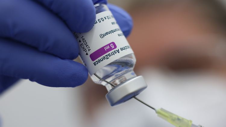Wegen sehr seltener Nebenwirkungen ist das Vakzin von Astrazeneca in Verruf geraten.