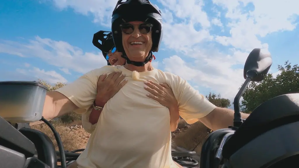 Beim-Quad-Date-gehen-Mona-und-Franz-auf-Tuchfuehlung-Quelle-RTL