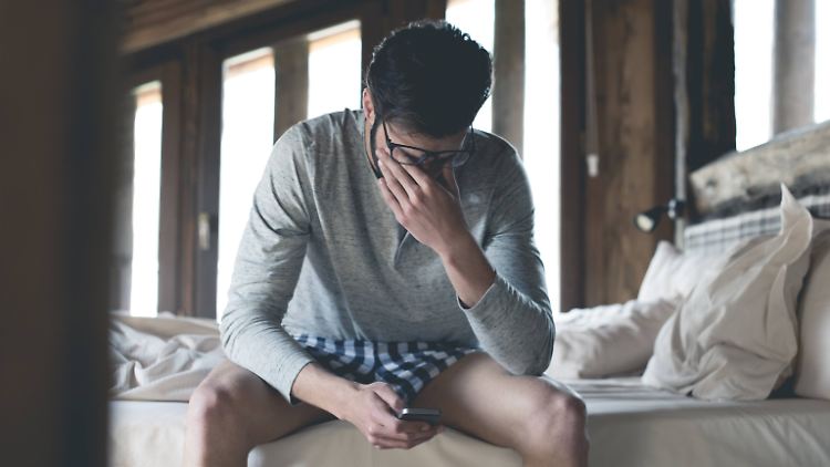 Beim Post-Holiday-Syndrom geht es darum, dass Beschäftigte direkt nach dem Urlaub Stimmungs- und Leistungstiefs im Job erleben.
