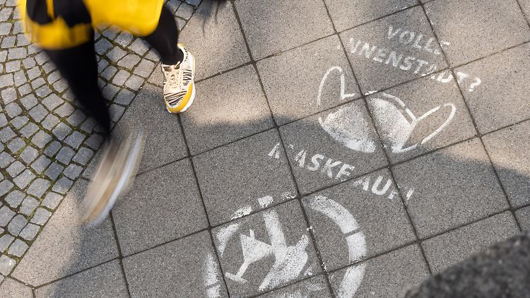 Ab einer Sieben-Tage-Inzidenz von 100 gelten ab kommender Woche bundesweit erhebliche Einschränkungen.