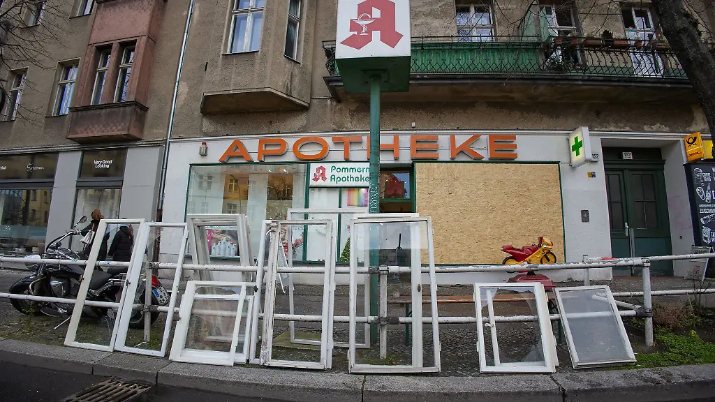 Nach-einer-Explosion-in-der-Silvesternacht-in-Schoeneberg-geht-die-Polizei-Hinweisen-nach