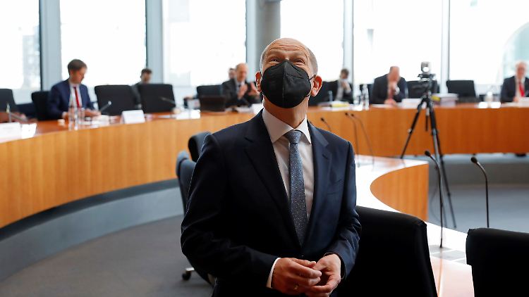 Den Vorwurf, die Bafin oder das Finanzministerium hätten eine schützende Hand über Wirecard gehalten, weist Scholz als "absurdes Märchen" zurück.