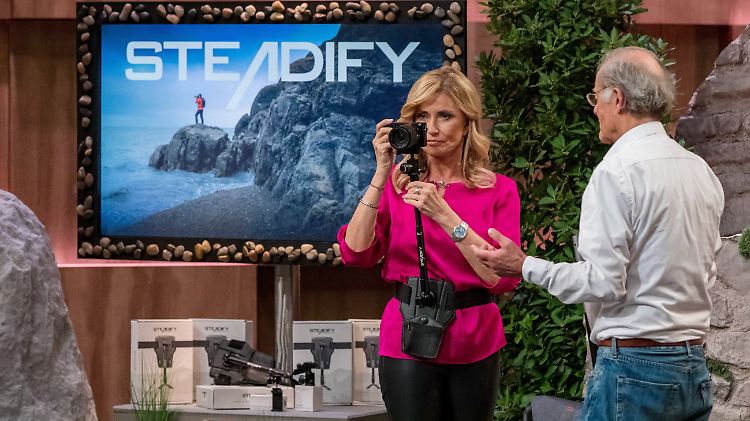 Dagmar Wöhrl macht bei "Steadify" den Sehtest.