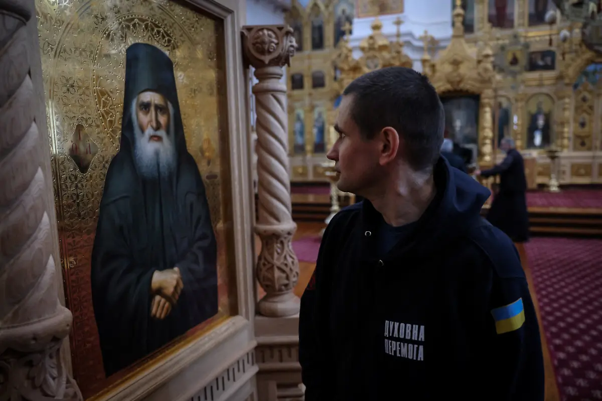 2025-01-03T080138Z-1508401591-RC21DBAR3HEA-RTRMADP-3-UKRAINE-CRISIS-GREECE-MOUNT-ATHOS