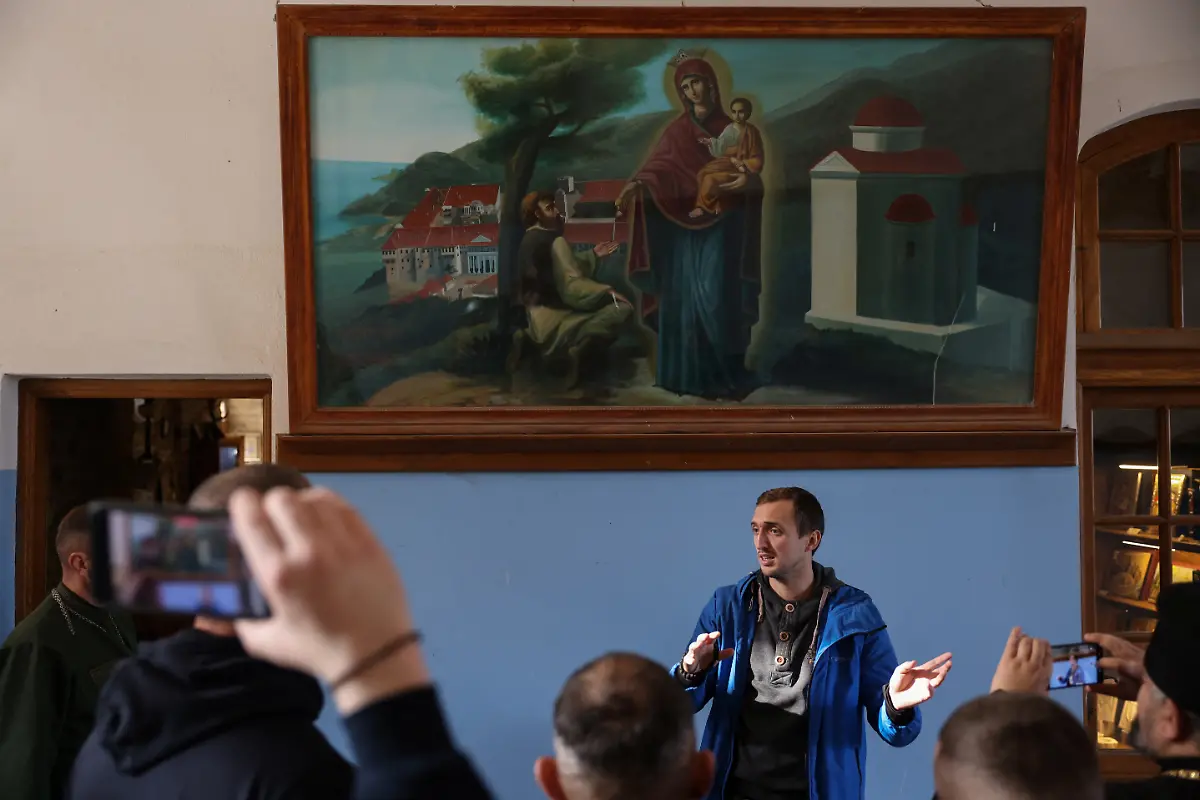 2025-01-03T080128Z-385646042-RC2YCBAS372V-RTRMADP-3-UKRAINE-CRISIS-GREECE-MOUNT-ATHOS