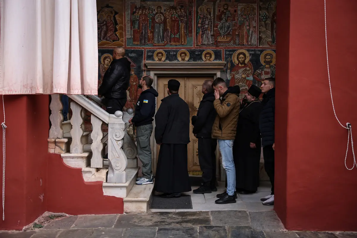 2025-01-03T080116Z-1284767686-RC2CCBAL2W14-RTRMADP-3-UKRAINE-CRISIS-GREECE-MOUNT-ATHOS