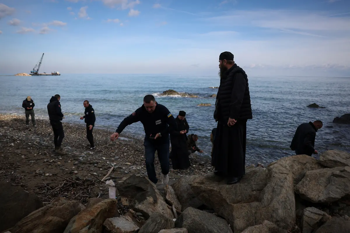 2025-01-03T080129Z-1166650280-RC2XCBAYPUFD-RTRMADP-3-UKRAINE-CRISIS-GREECE-MOUNT-ATHOS