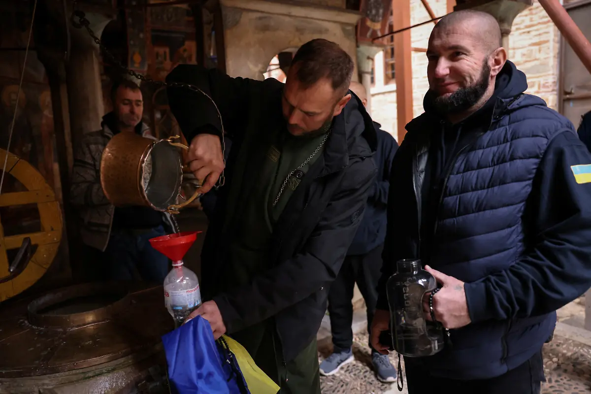 2025-01-03T080116Z-1054753730-RC2ACBALWXXP-RTRMADP-3-UKRAINE-CRISIS-GREECE-MOUNT-ATHOS