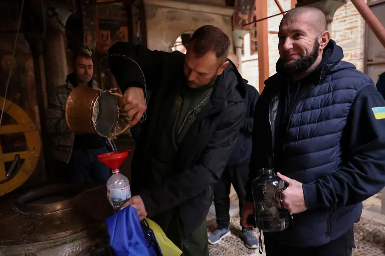 2025-01-03T080116Z-1054753730-RC2ACBALWXXP-RTRMADP-3-UKRAINE-CRISIS-GREECE-MOUNT-ATHOS