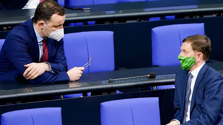 Für Gesundheitsminister Jens Spahn ist klar: Für Impfstoffbestellungen ist der Bund zuständig - nicht Michael Kretschmer.