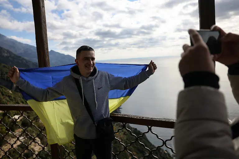 2025-01-03T080138Z-1913626576-RC20DBABM7WU-RTRMADP-3-UKRAINE-CRISIS-GREECE-MOUNT-ATHOS