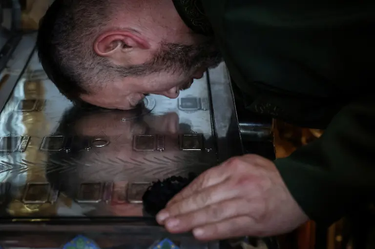 2025-01-03T080138Z-612705384-RC21DBAEL5QY-RTRMADP-3-UKRAINE-CRISIS-GREECE-MOUNT-ATHOS