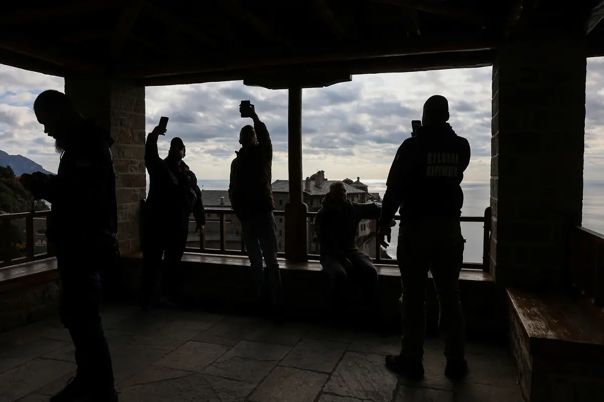 2025-01-03T080132Z-361064689-RC2ZCBACAWD3-RTRMADP-3-UKRAINE-CRISIS-GREECE-MOUNT-ATHOS