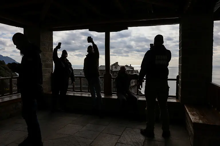 2025-01-03T080132Z-361064689-RC2ZCBACAWD3-RTRMADP-3-UKRAINE-CRISIS-GREECE-MOUNT-ATHOS