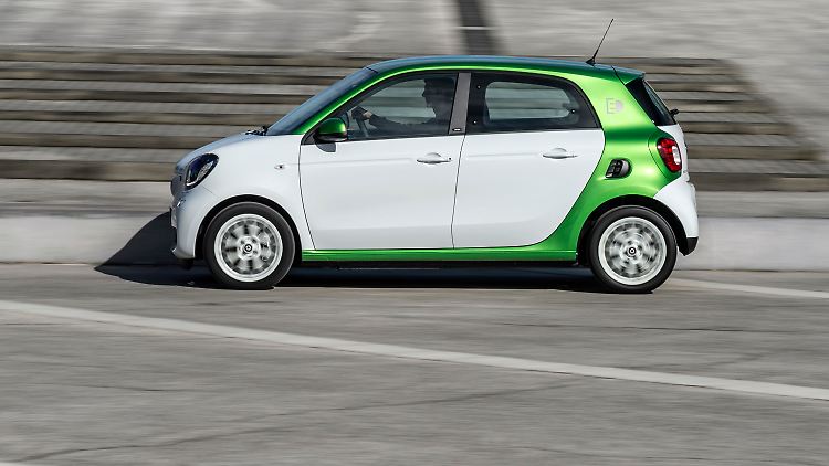 Seit 2019 rollt der Smart Forfour nur noch rein elektrisch und auch nur 160 Kilometer am Stück.