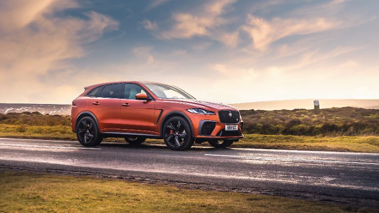 Mit 550 PS und einem maximalen Drehmoment von 700 Newtonmeter ist das SVR-Modell des Jaguar F-Pace wohl die letzte echte  Raubkatze der Briten.