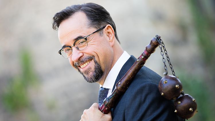 Ist er womöglich gar nicht so schlau? Prof. Dr. Dr. Karl-Friedrich Boerne (Jan Josef Liefers).
