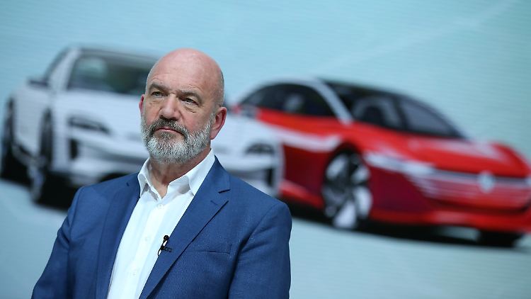 Mehrere Anfragen hatte er abgesagt - nun griff er zu: VW-Betriebsratschef Osterloh wechselt zur VW-Tochter Traton.