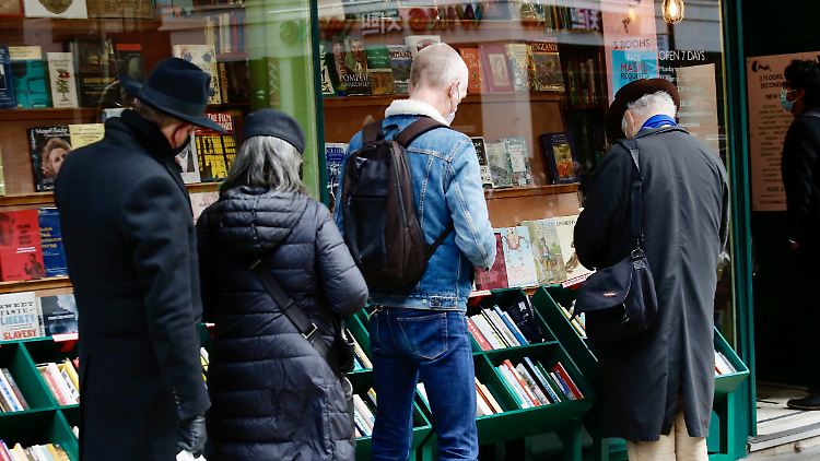 Die Menschen in Großbritannien greifen  in der Pandemie deutlich häufiger zu Büchern.