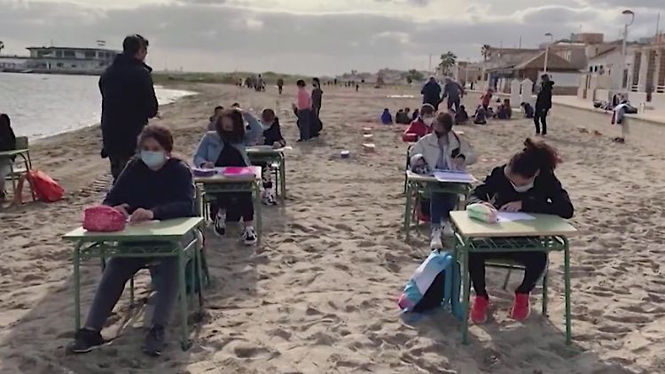 schule am strand.png