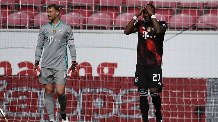 Sie können es nicht fassen: Manuel Neuer (links), David Alaba und der FC Bayern unterliegen Mainz 05.
