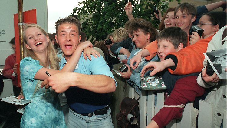 Herren mit seiner Schauspielerkollegin Sontje Peplow  auf einer "Lindenstraßen"-Party im Jahr 1997.