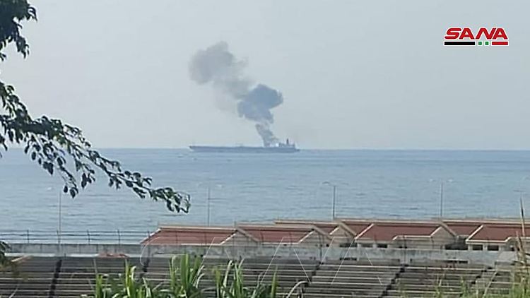 Der Angriff löste einen Brand auf dem Schiff aus.