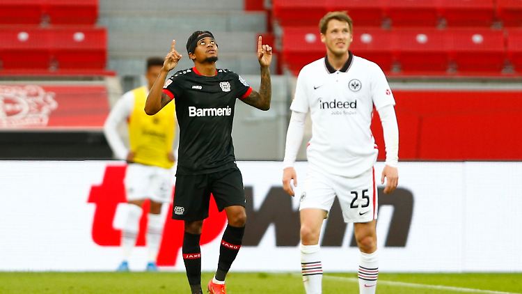 Leverkusens Bailey leitete die Niederlage der Eintracht ein.