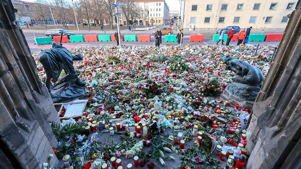 Noch-einige-Tage-soll-der-Trauerort-an-der-Johanniskirche-bestehen-bleiben