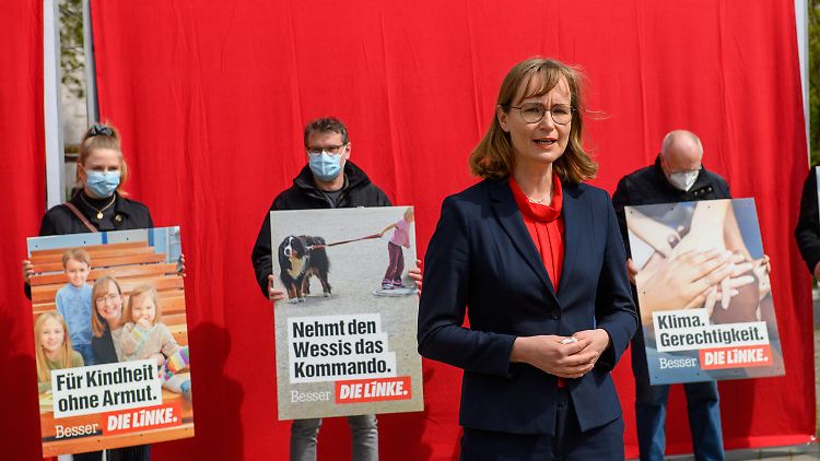 Die Spitzenkandidatin der Linken für die Landtagswahl, Eva von Angern, bei der Präsentation der Plakatkampagne.