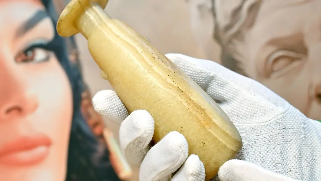 Kurator-Lars-Boerner-Dank-generoeser-Leihzusagen-koennen-viele-fantastische-Objekte-gezeigt-werden