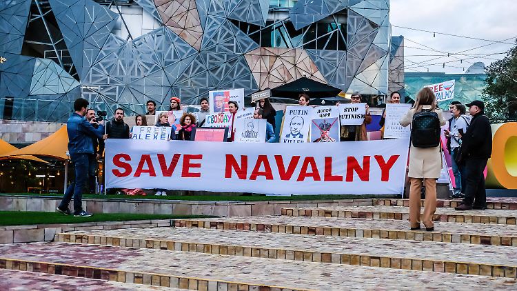Regierungskritiker Nawalny ist zurzeit in einem Militärgefängnis inhaftiert - Tausende Menschen protestieren regelmäßig für seine Freilassung.