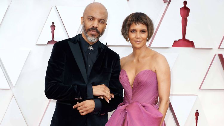 Da lohnt es sich, zweimal hinzugucken: Halle Berry mit Bob und neuem Partner.