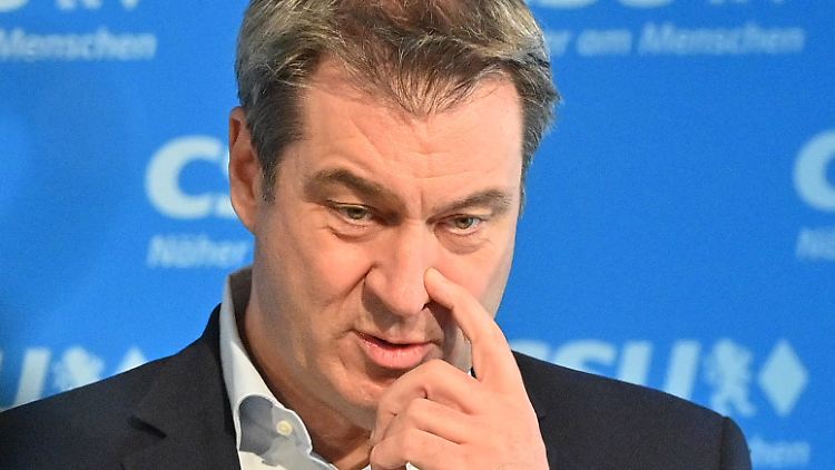 Söder sagt, er sei mit sich "im Reinen", "sehr im Reinen", "mehr als im Reinen", sogar "mehr im Reinen als Teile der CDU-Basis".