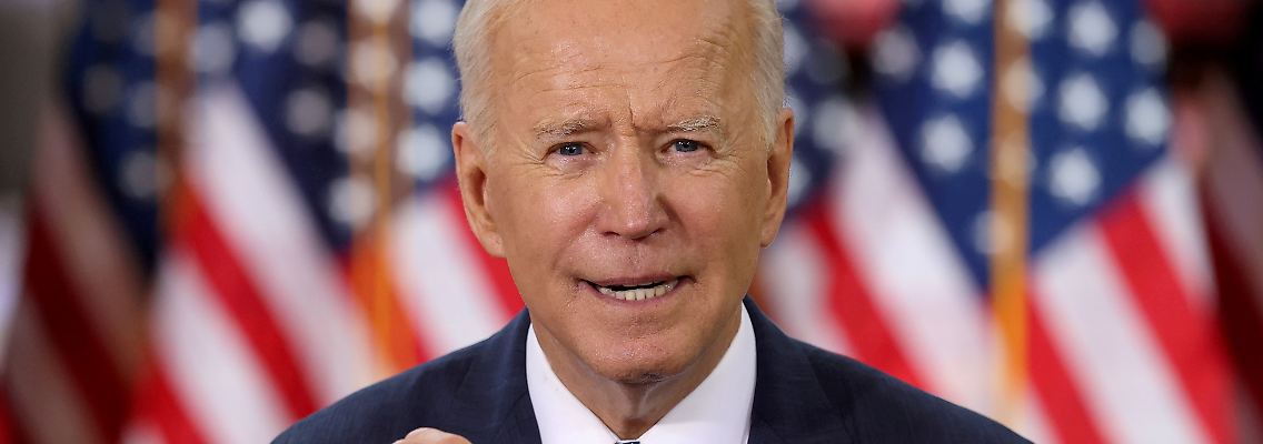 2021-04-27T100027Z_39430321_RC2A4N9O5VA9_RTRMADP_3_USA-BIDEN-POLL.JPG