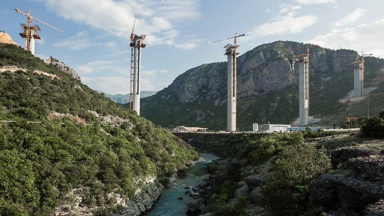 Das kleine Montenegro droht wegen einer von China finanzierten Autobahn heillos in eine Schuldenfalle zu tappen.