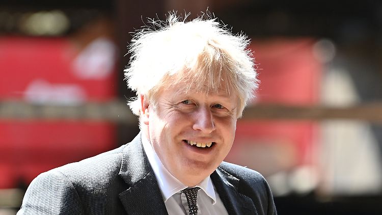 Johnson ist derzeit im Wahlkampf unterwegs, am 6. Mai finden in England Kommunalwahlen statt.