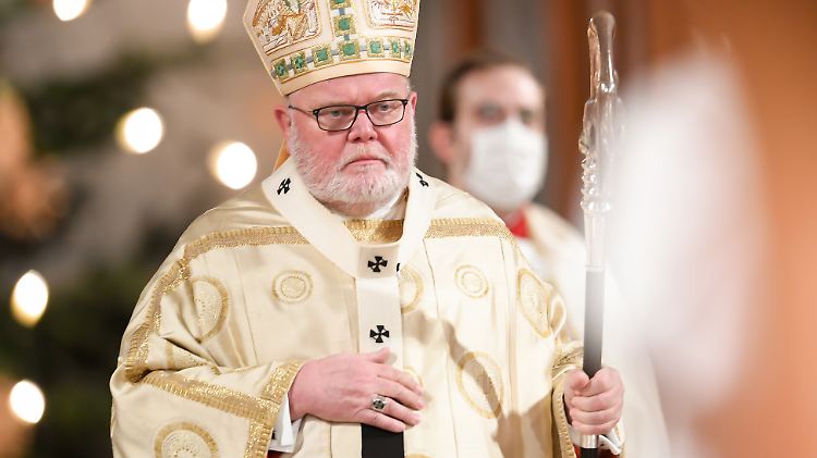 Kardinal Marx (hier bei der Christmette) bittet Bundespräsident Steinmeier, auf die Verleihung zu verzichten.