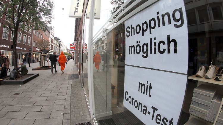 Wer nachweislich immun ist, soll sich das Testen, etwa vorm Einkaufen oder dem Friseurbesuch, bald sparen können. 