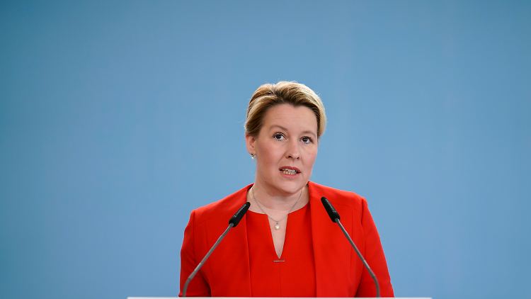 Kinder, die schon vor der Pandemie sozial benachteiligt waren, sind nun besonders betroffen, sagt die Ministerin.