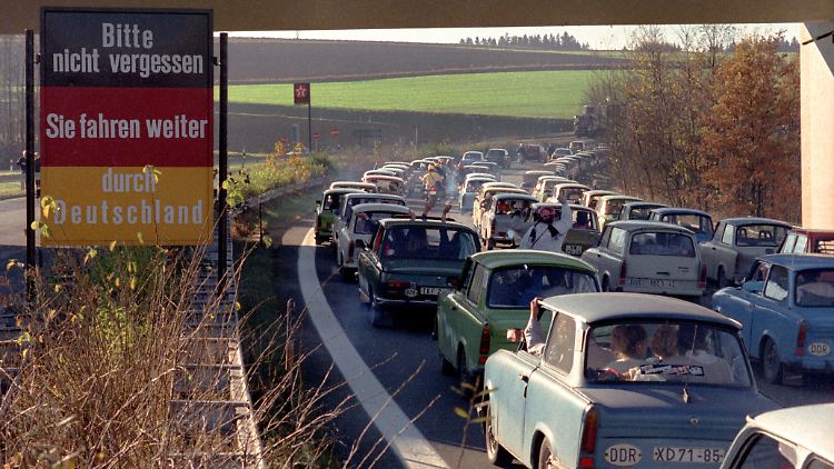 1989 ist es auch der Trabant, der die Ostdeutschen über die Grenzen in den Westen trägt.