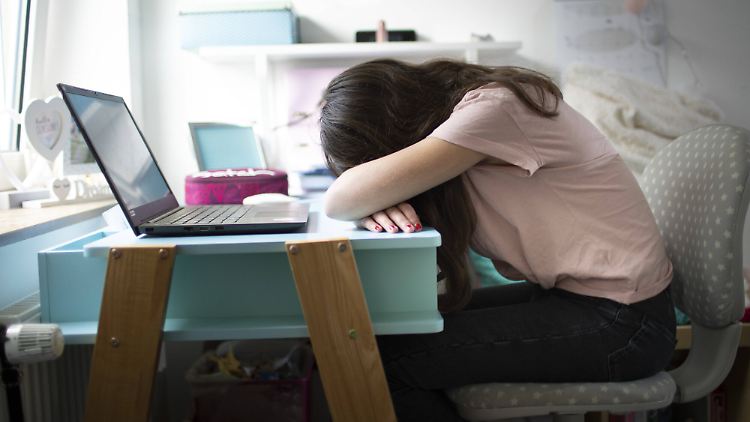 Kinder verbringen gerade die meiste Zeit des Tages zu Hause und werden auch dort unterrichtet. Das hinterlässt bei vielen Spuren.